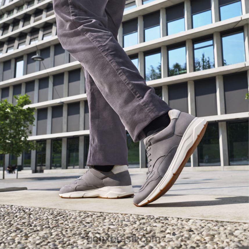 homem radente cinza Geox 28TF8X871