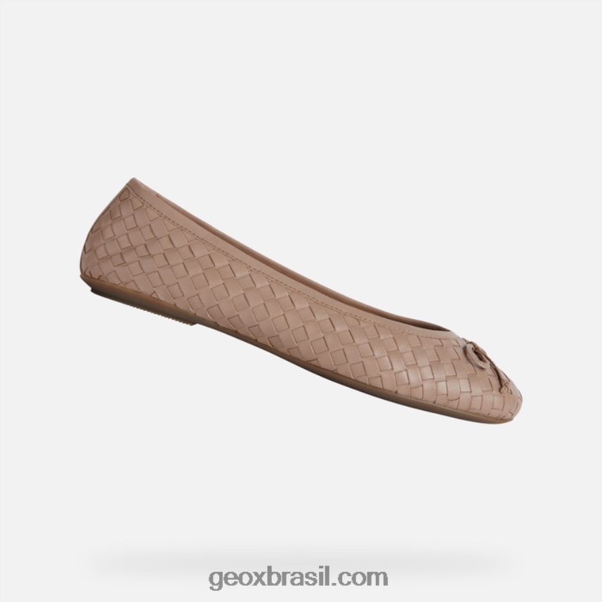 mulher palmaria pele escura Geox 28TF8X525