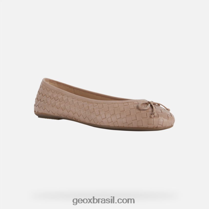 mulher palmaria pele escura Geox 28TF8X525