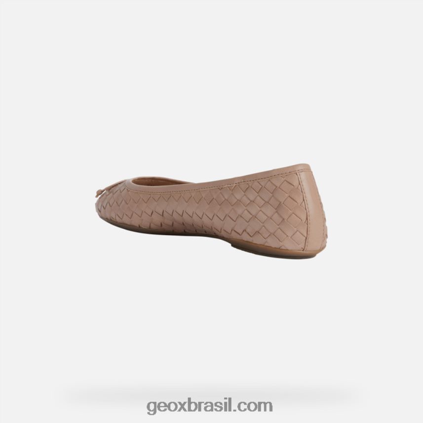 mulher palmaria pele escura Geox 28TF8X525