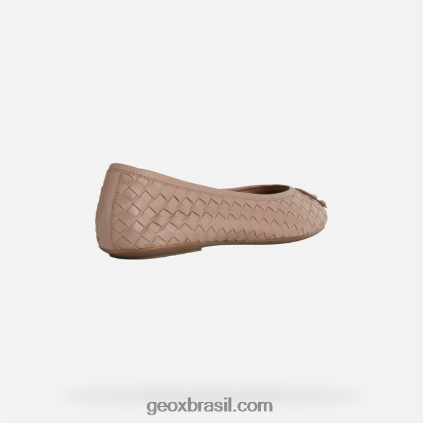 mulher palmaria pele escura Geox 28TF8X525