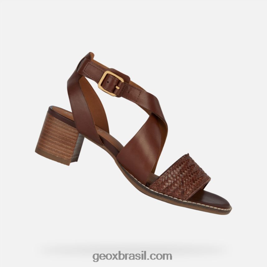 mulher meio ensopada marrom Geox 28TF8X137