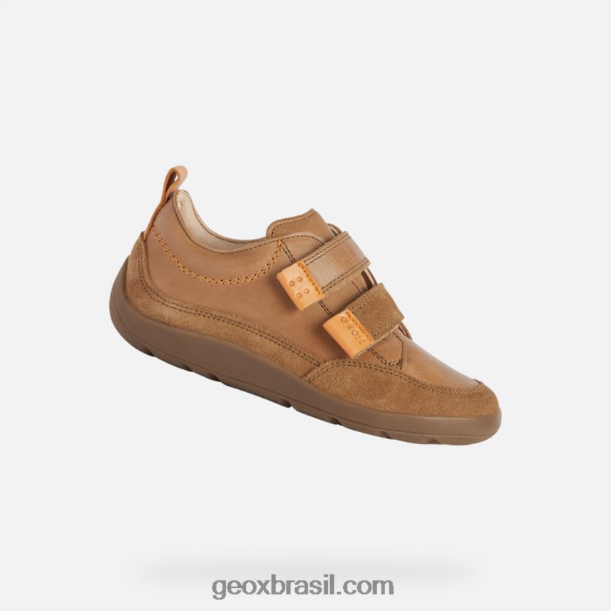menino descalço conhaque/laranja Geox 28TF8X1396