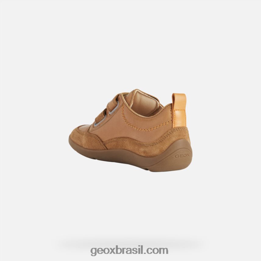 menino descalço conhaque/laranja Geox 28TF8X1396