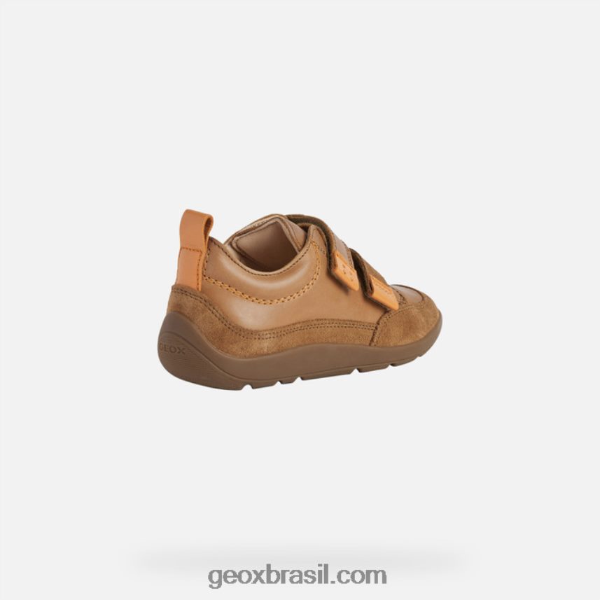 menino descalço conhaque/laranja Geox 28TF8X1396